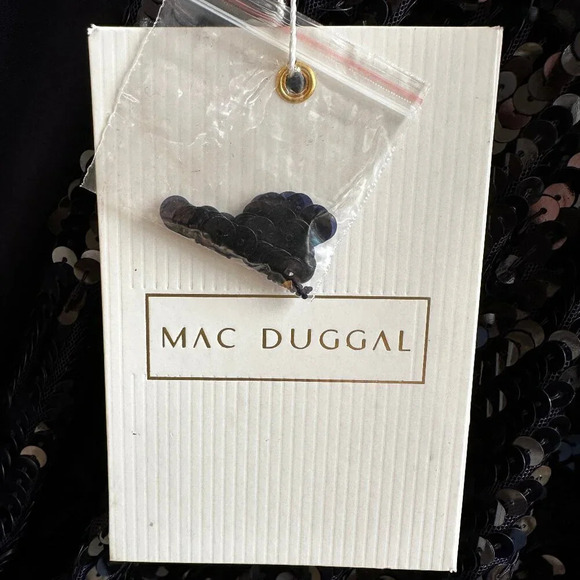 Mac Duggal Sequin Mesh Overlay V-neck Gown in Midnight Blue - Size 20 - Gorgeous - Picture 9 of 9